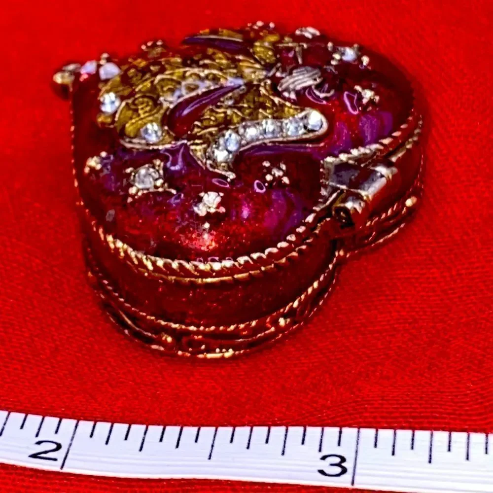 Gorgeous heart shaped trinket box by Monet w/gold inlay and multiple sm diamonds